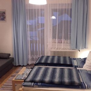 Zimmer mit zwei Einzelbetten